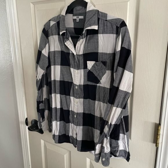 Uniqlo Black and White Plaid Flannel Shirt, Sz Medium - Picture 11 of 14